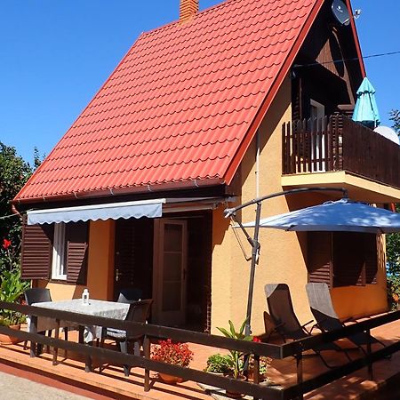 Вилла Tutijo Haziko Балатонфеньвеш Экстерьер фото